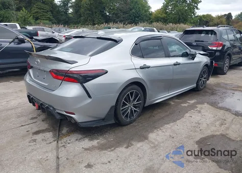 2021 Toyota Camry Se z USA, uszkodzony, nr VIN 4T1G11AK1MU443298